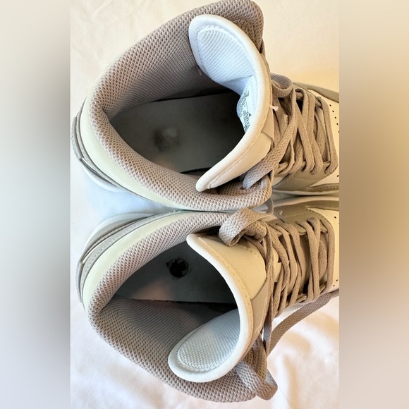 Nike Air Jordan 1 Mid “Light Smoke Grey” Men’s 9 – Clean & Authentic - Picture 12 of 12